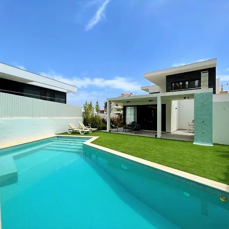 Amazing With Pool By Homing Villa