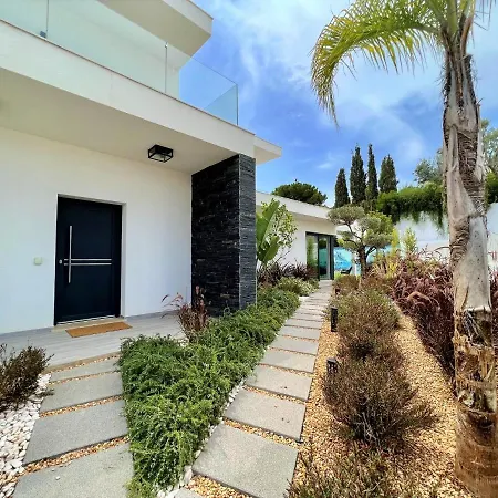 Amazing With Pool By Homing Villa