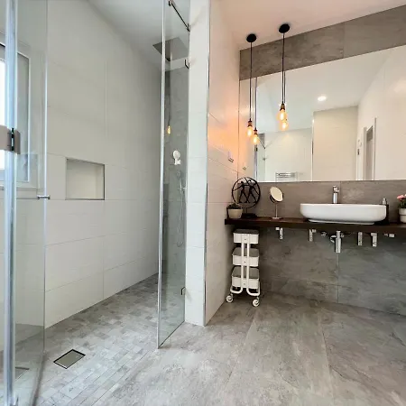 Villa Amazing With Pool By Homing *