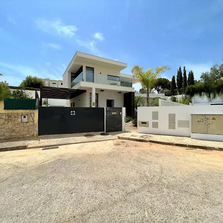 Villa Amazing With Pool By Homing